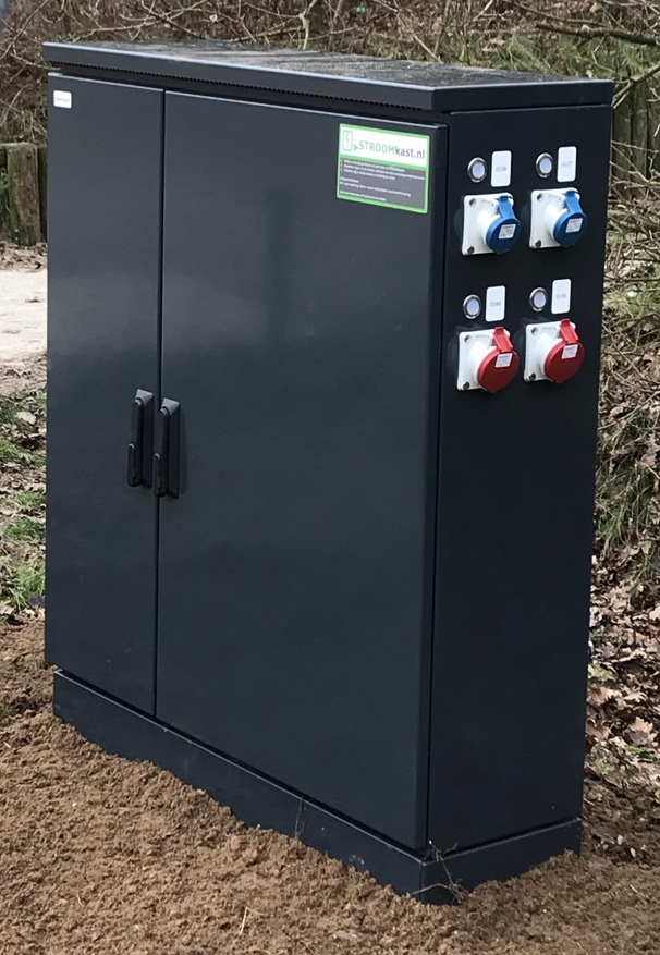 Stroomkast in het veld